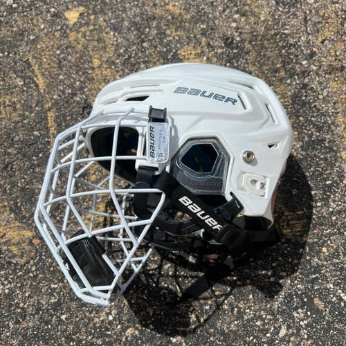 Small Bauer Re-Akt 150 Helmet (Used)