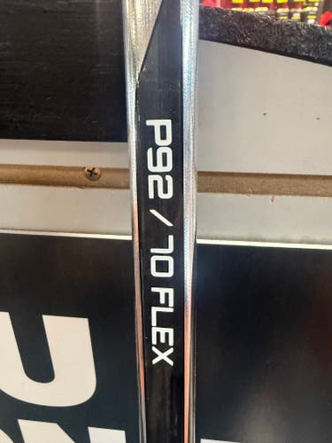 Senior 70  Flex Bauer Hyperlite 2 Right Hand Hockey Stick P92 (Used)- DEMO STICKS
