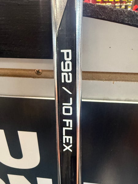 Senior 70  Flex Bauer Hyperlite 2 Right Hand Hockey Stick P92 (Used)- DEMO STICKS