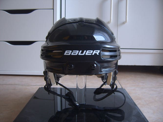Excellent Condition Bauer BHH4500 Hockey Helmet sz Medium Black