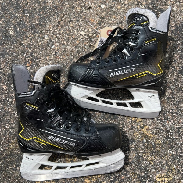 Youth Bauer Supreme Matrix Hockey Skates | Size 12.5 (Used)