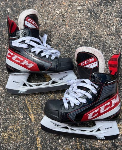 Youth CCM JetSpeed FT4 Hockey Skates | Size 13Y