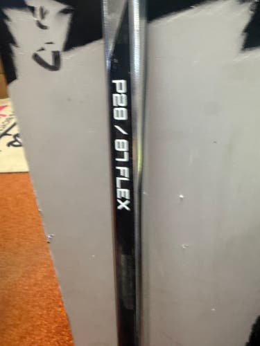 Senior 87  Flex Bauer Hyperlite 2 right Hand Hockey Stick P28 (Used)- DEMO STICKS