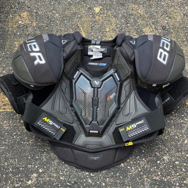 Large Intermediate Bauer Supreme M5 Pro Shoulder Pads (Used)