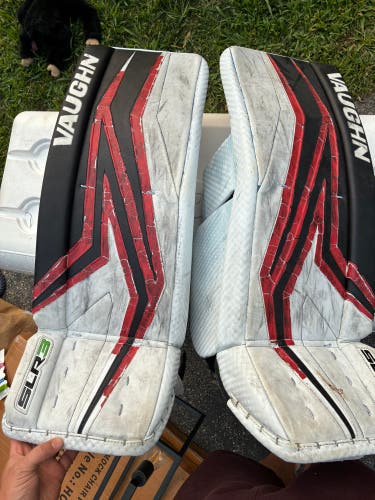 28"  Vaughn Slr3 Goalie Leg Pads (Used)
