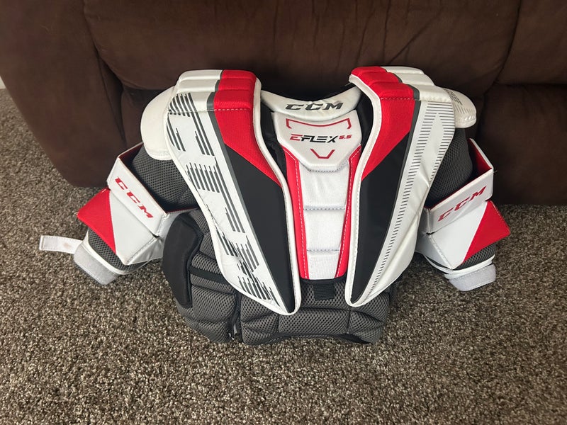 Small / Medium  CCM EFLEX 5.5 Goalie Chest Protector (Used)