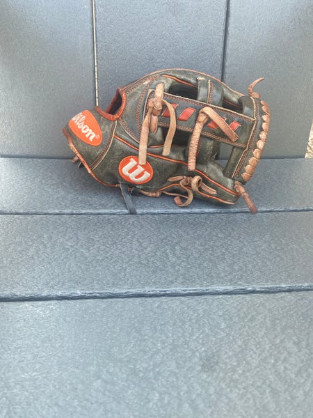 2021 Wilson RH Infield A2000 Baseball Glove 11.5" (Used)