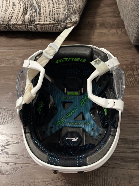 Medium Bauer Re-Akt 85 Helmet  (Used)