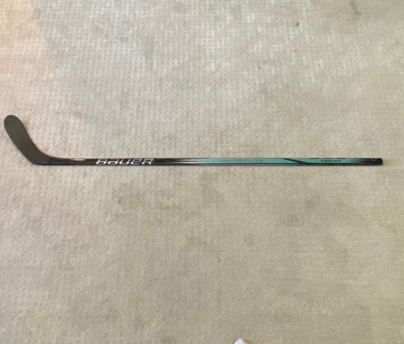 Senior Bauer Vapor Hyperlite 2 Right Handed Hockey Stick P28 (Used)