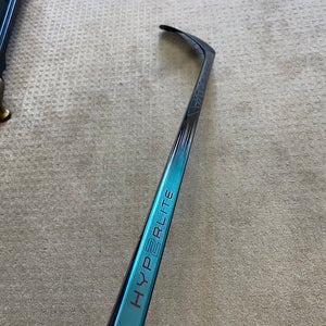 Senior Bauer Vapor Hyperlite 2 Right Handed Hockey Stick P28 (Used)