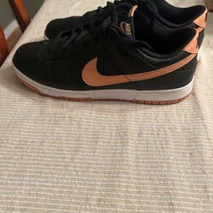 Black Men's Adult Size M 11.5 (W 12.5) Nike Dunk Low Shoes (Used)