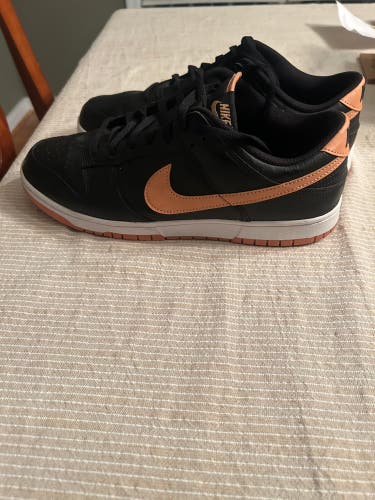 Black Men's Adult Size M 11.5 (W 12.5) Nike Dunk Low Shoes (Used)