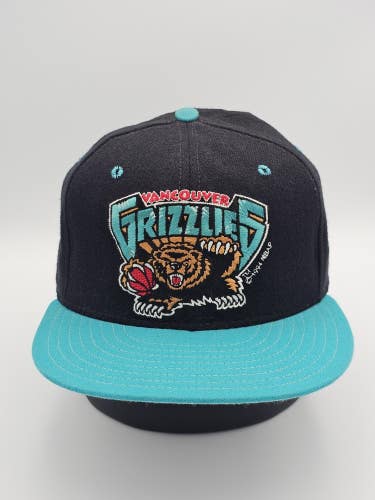 Vintage 1990s Vancouver Grizzlies NBA Sports New Era Plain Logo Fitted Hat 7 1/4