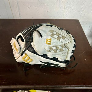 Wilson A950 Right Hand Throw Pitcher's Softball Glove 12.5"