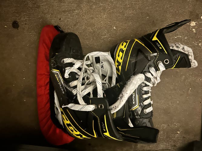 CCM Hockey Skates Size 5.5 (Used)