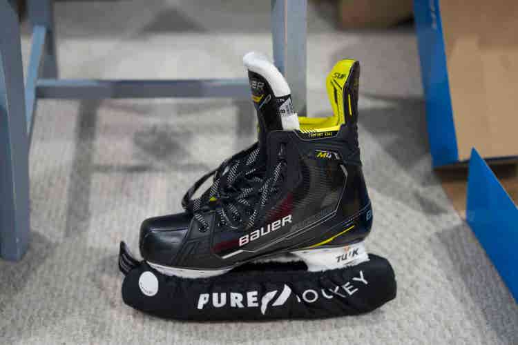 Bauer Supreme M4 Hockey Skates Regular Width 8 (Used)