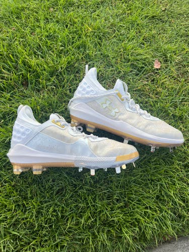 Under Armour Harper 8 Low Men's Metal/TPU Baseball Cleats White & Gold, Size 9 NEW