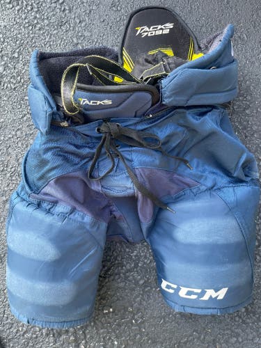 Medium Junior CCM Tacks 7092 Hockey Pants (Used)