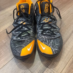 Men's Size M 11.0 (W 12.0) Nike Kyrie 5 Shoes (Used)