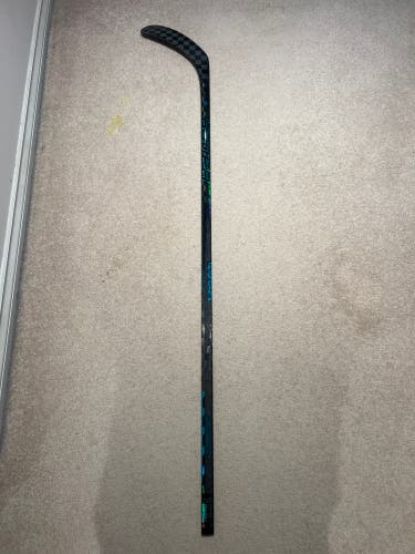 Intermediate Bauer Twitch Right Handed Hockey Stick P92 (Used)