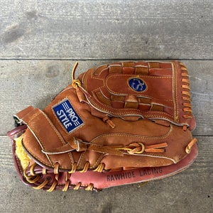 Vintage Pro Style Fielder Pride 12" Baseball Glove Right Hand Throw Taiwan