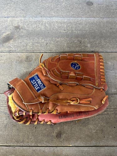 Vintage Pro Style Fielder Pride 12" Baseball Glove Right Hand Throw Taiwan