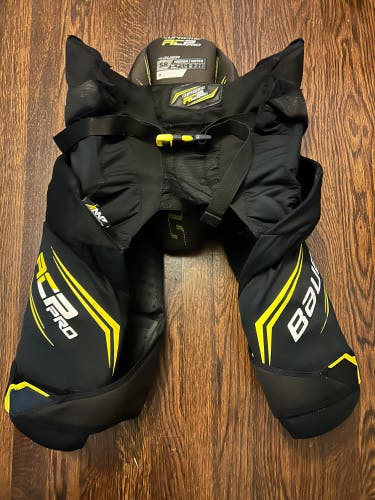 Medium Bauer Supreme ACP Elite Girdle With Black Medium Bauer Shell