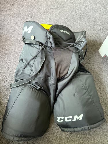 Small Senior CCM Tacks 9550 Hockey Pants (New)
