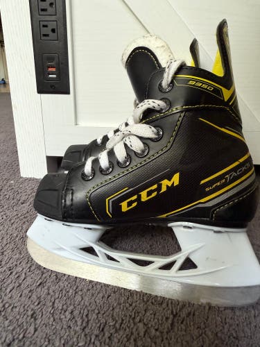 CCM Super Tacks 9350 Hockey Skates Regular Width 11 (Used)