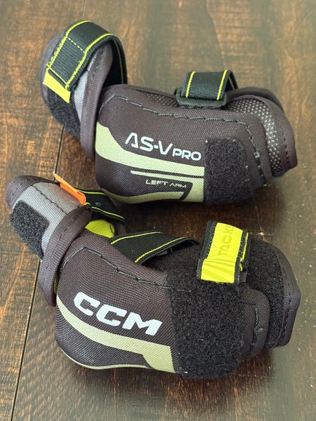 Medium Youth CCM Tacks AS-V Pro Elbow Pads (Used)