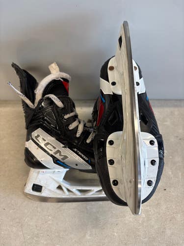 Used CCM JETSPEED FT680 Junior Hockey Skate Junior 01 11858-S000077828