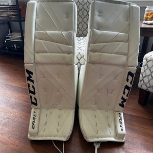 34"  CCM Eflex 5 Goalie Leg Pads (Used)