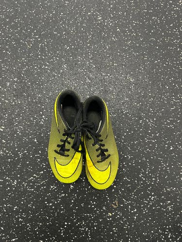 Used Nike Soccer Cleats Yellow Youth 13.0 11849-S000030451