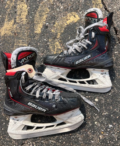 Junior Bauer Vapor 3X Pro Hockey Skates | Size 1.5 (Used)