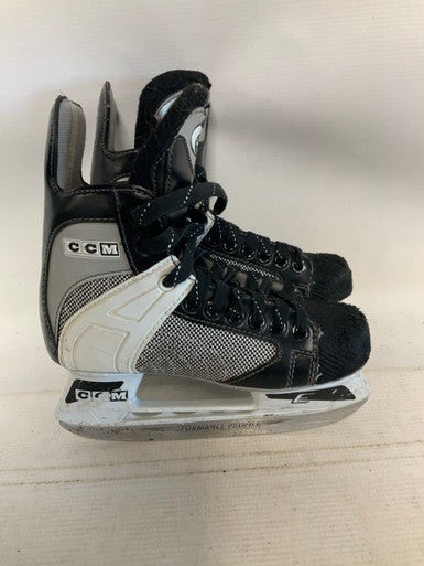 Used CCM POWERLINE 550 Junior Hockey Skate Junior 01 11823-S000033386