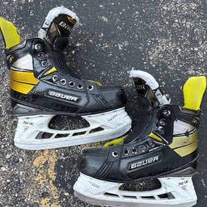 Junior Bauer Supreme 3S Hockey Skates Size 3 (Used)