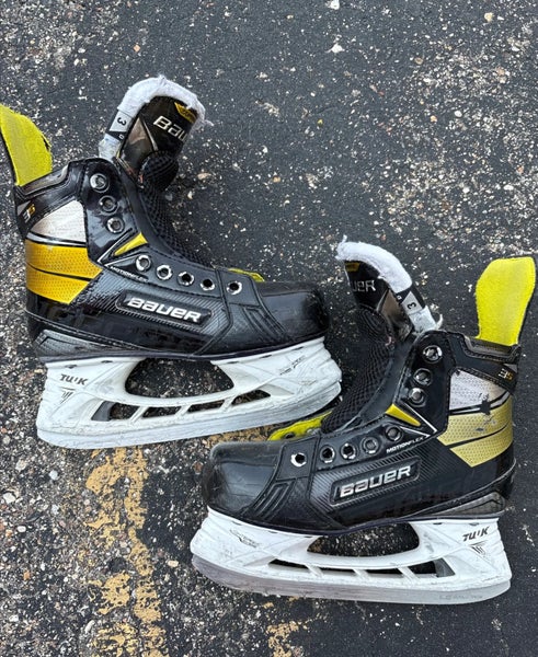 Junior Bauer Supreme 3S Hockey Skates Size 3 (Used)