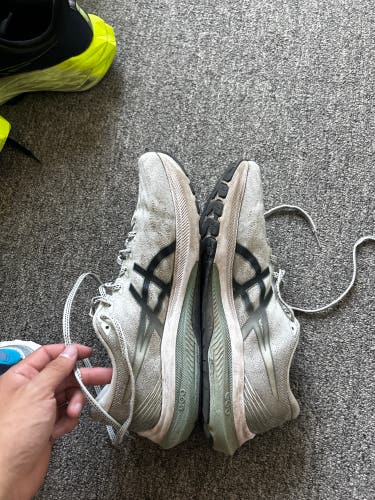 White Asics GT-2000 11 Men's Adult Size M 10.0 (W 11.0) Asics Shoes (Used)
