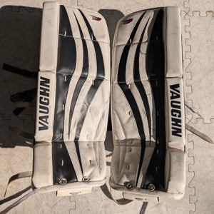 24" Vaughn Vaughn V7 XR Goalie Leg Pads (Used)