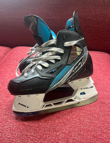 2020 True TF9 Hockey Skates Regular Width 5 (Used)