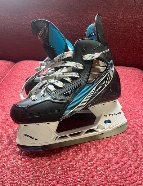 2020 True TF9 Hockey Skates Regular Width 5 (Used)