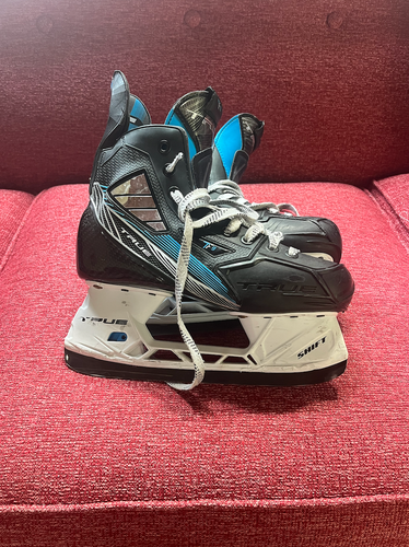 2020 True TF9 Hockey Skates Regular Width 5 (Used)