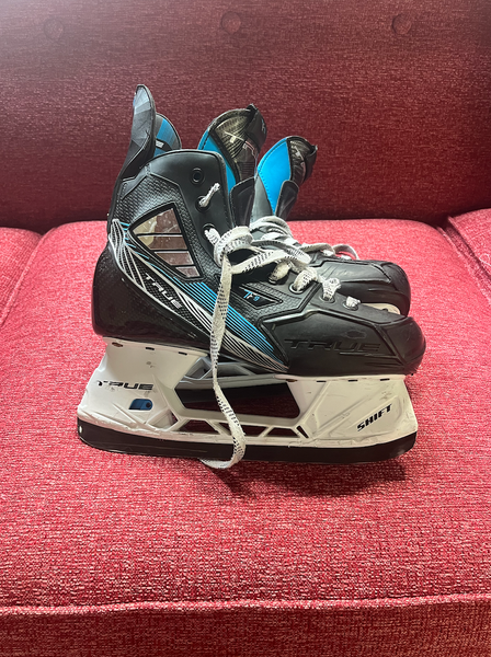 2020 True TF9 Hockey Skates Regular Width 5 (Used)