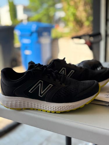 New Balance Turf Shoes men’s 8.5 wide or women’s 9.5/10