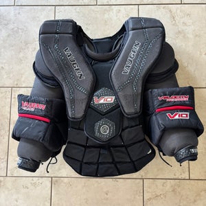 Medium  2023 Vaughn V10 Pro Carbon Goalie Chest Protector (Used)