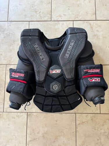 Medium  2023 Vaughn V10 Pro Carbon Goalie Chest Protector (Used)
