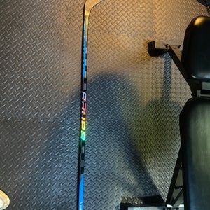 Bauer Nexus Sync Right 65 P28 Intermediate Hockey Stick