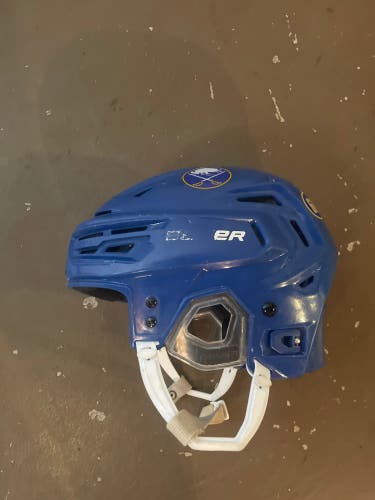 Medium Bauer Re-Akt 150 Helmet (Used)