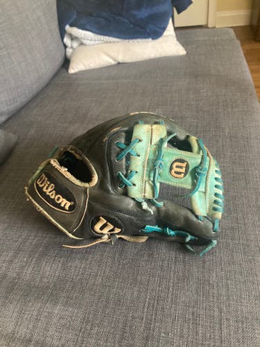 Wilson RH A2000 Baseball Glove 11.5" (Used)