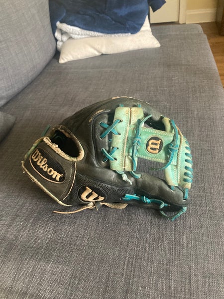 Wilson RH A2000 Baseball Glove 11.5" (Used)